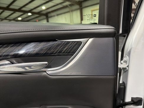 Used 2023 Cadillac XT6 Premium Luxury image 38