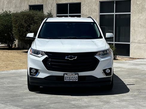 Used 2021 Chevrolet Traverse LT w/ LPO, Black Accent Package FWD image 2
