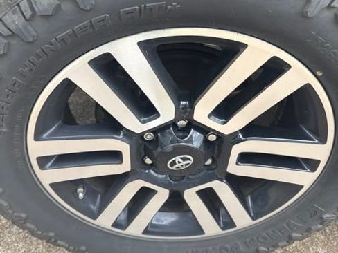 Used 2017 Toyota 4Runner Limited AWD/4WD image 18