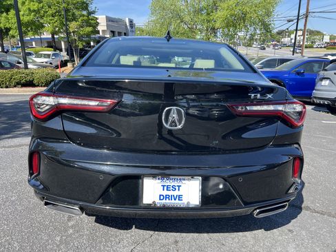 Used 2023 Acura TLX w/ Technology Package image 4