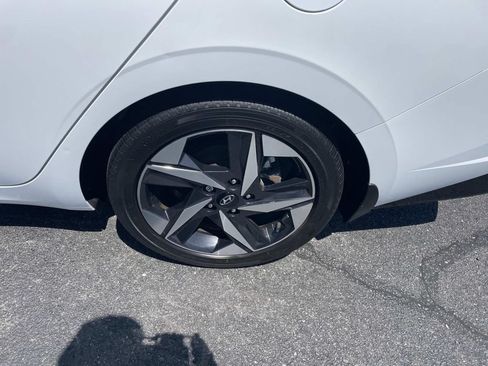 Used 2023 Hyundai Elantra Limited w/ Preferred Accessory Package FWD image 12