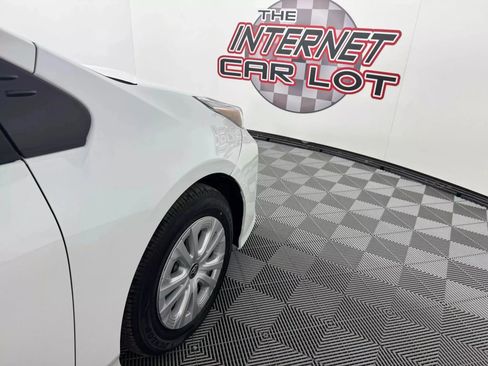 Used 2022 Toyota Prius LE FWD image 28