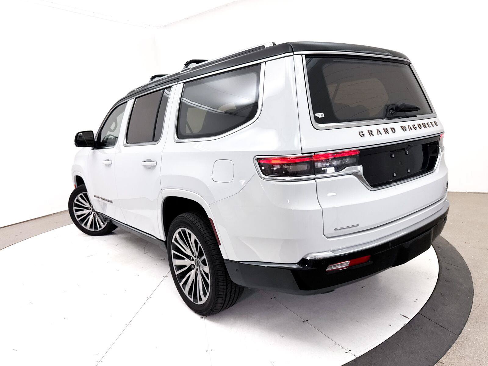 Used 2023 Jeep Grand Wagoneer Series III w/ Rear Seat Video Group 1 AWD/4WD image 2