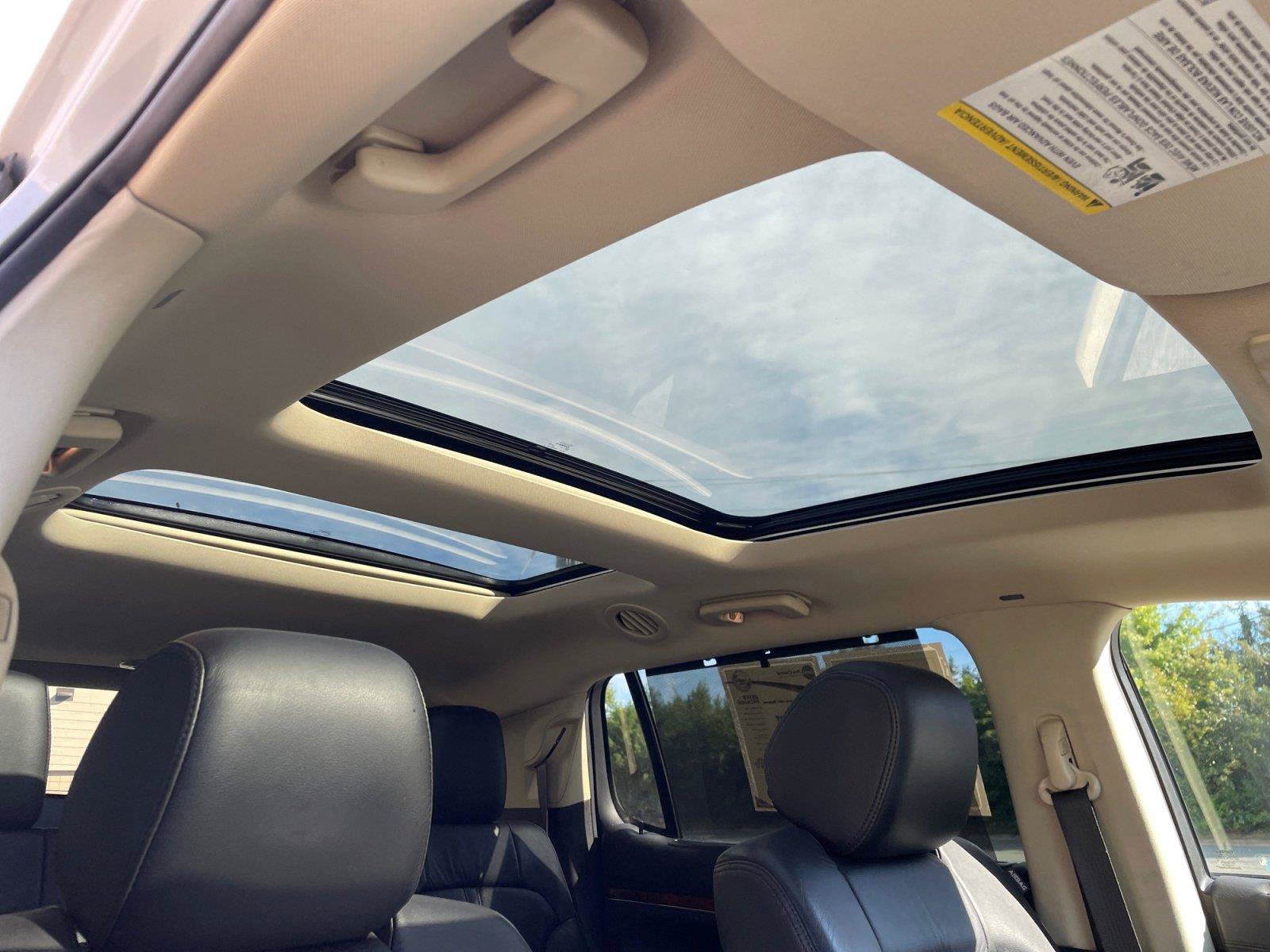 Used 2018 Lincoln MKT AWD image 18