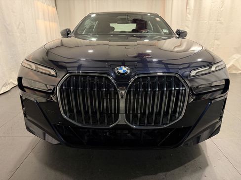 Used 2023 BMW 760i xDrive image 6
