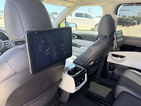 Used 2023 Kia Carnival SX FWD image 22