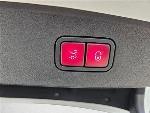 Used 2014 Mercedes-Benz E 350 Sedan image 25