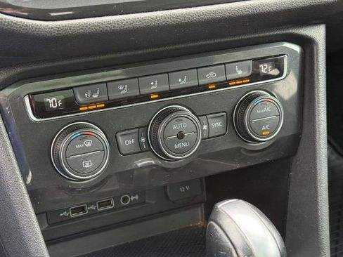 Used 2018 Volkswagen Tiguan SEL Premium w/ 3rd Row Seat Package image 29