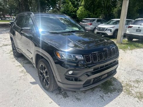 Used 2026 Jeep Compass Latitude AWD/4WD image 1