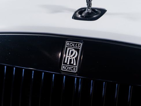 Used 2019 Rolls-Royce Wraith image 24