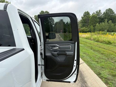 Used 2023 RAM 1500 Big Horn AWD/4WD image 32