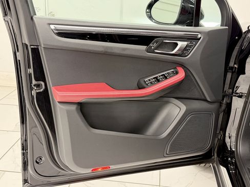 Certified 2023 Porsche Macan image 26