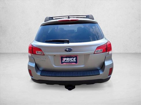 Used 2011 Subaru Outback 2.5i Limited AWD/4WD image 3