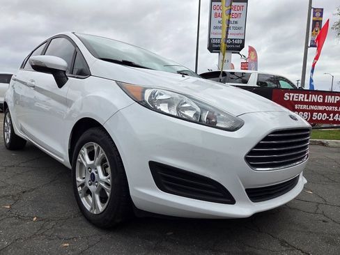 Used 2015 Ford Fiesta SE FWD image 4