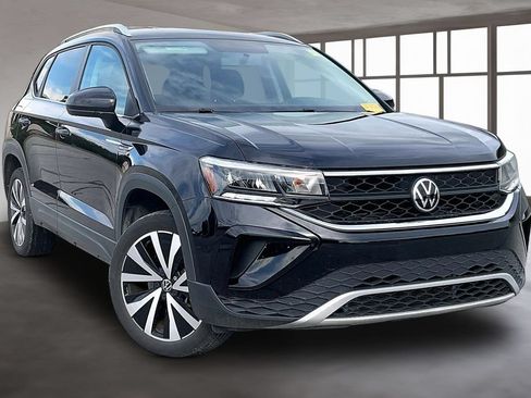 Used 2022 Volkswagen Taos SE FWD image 3