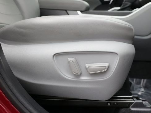 Used 2022 Toyota Highlander XLE FWD image 50