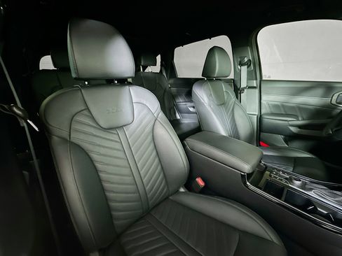 Certified 2025 Kia Sorento SX Prestige image 30