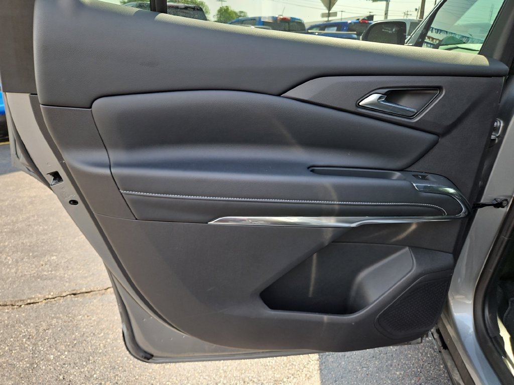 Used 2026 Chevrolet Traverse LT FWD image 19