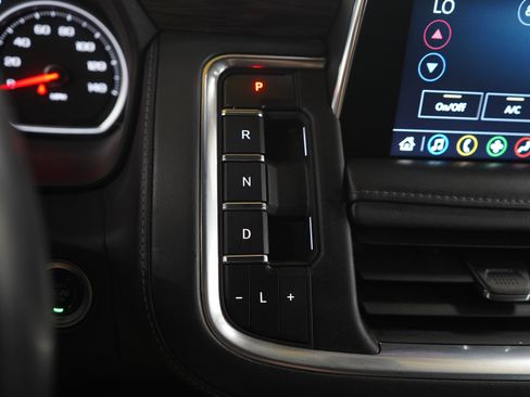 Used 2021 Chevrolet Suburban Z71 w/ Z71 Off-Road Package AWD/4WD image 26