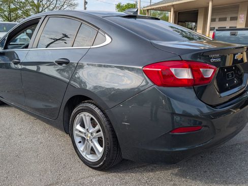Used 2018 Chevrolet Cruze LT FWD image 3