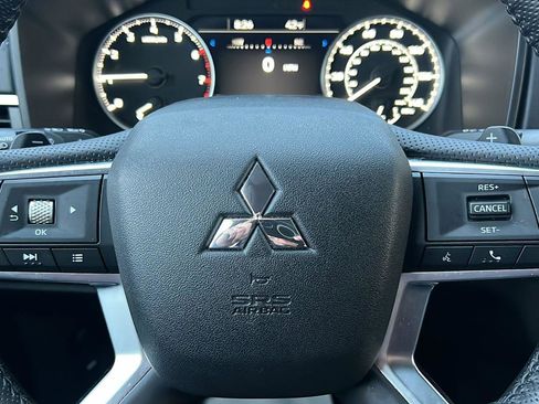 Used 2024 Mitsubishi Outlander SE image 29