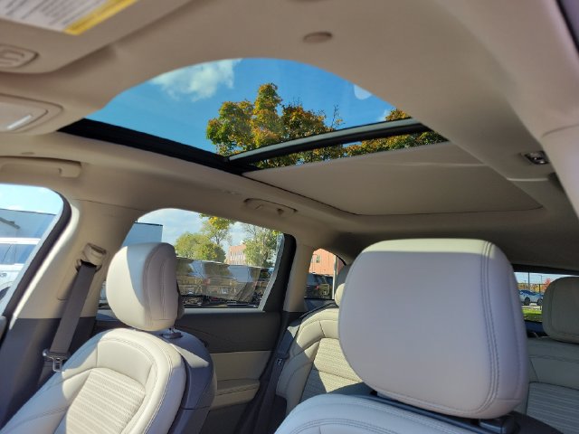 Used 2025 Lincoln Nautilus Reserve AWD/4WD image 8
