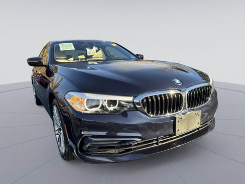 Used 2020 BMW 530e xDrive w/ Premium Package image 3