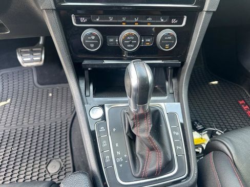 Used 2018 Volkswagen Golf 4-Door image 10