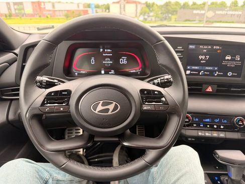 Used 2025 Hyundai Elantra Sport FWD image 18