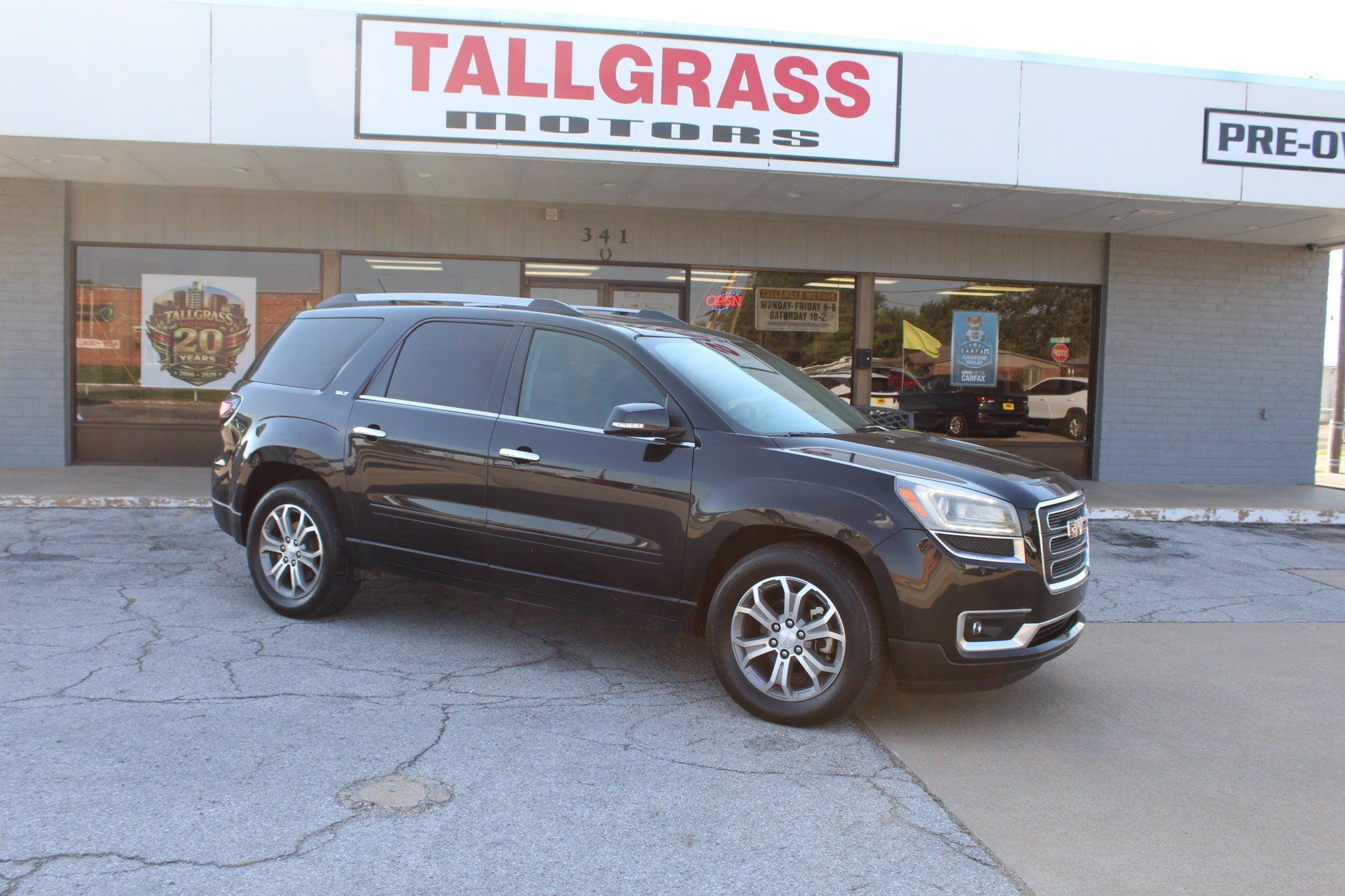 Used 2013 GMC Acadia SLT w/ Technology Package AWD/4WD image 2