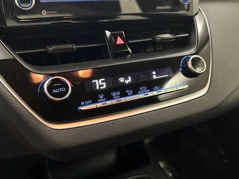 Used 2022 Toyota Corolla LE w/ LE Convenience Package FWD image 23