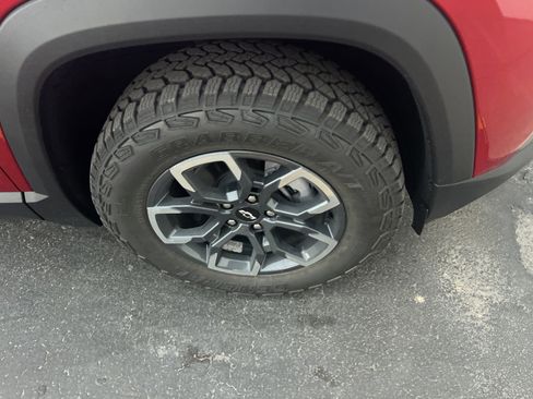 New 2026 Chevrolet Equinox ACTIV image 2