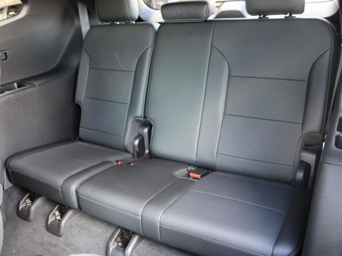Used 2025 Buick Enclave Preferred FWD image 37