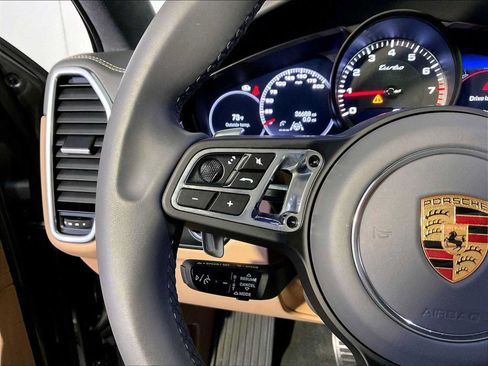 Certified 2022 Porsche Cayenne Turbo AWD/4WD image 27