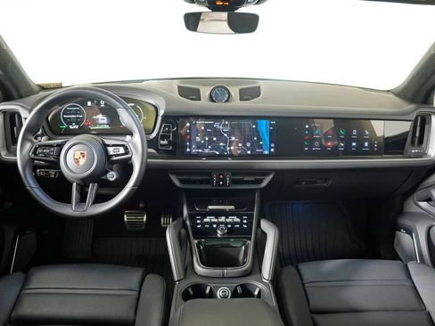 Certified 2024 Porsche Cayenne Turbo AWD/4WD image 26