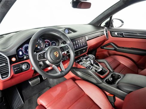 Certified 2023 Porsche Cayenne GTS AWD/4WD image 4