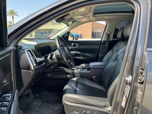Used 2024 Kia Sorento S w/ Panoramic Sunroof Package FWD image 11