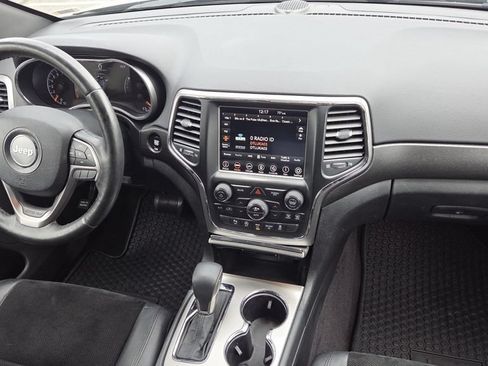 Used 2018 Jeep Grand Cherokee Altitude AWD/4WD image 15