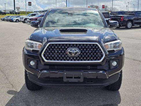 Used 2019 Toyota Tacoma TRD Sport image 2