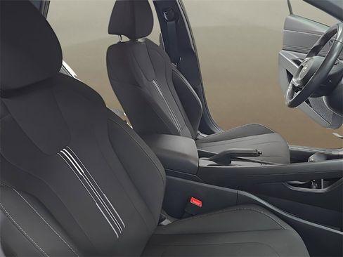 Used 2025 Hyundai Elantra Sport image 20