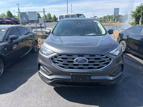 Used 2020 Ford Edge SE FWD image 2