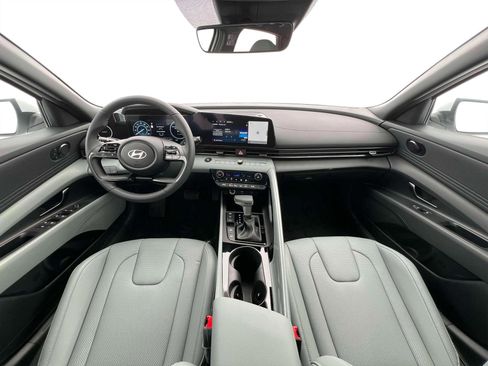 New 2025 Hyundai Elantra Limited image 13