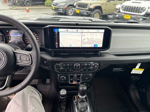 New 2025 Jeep Gladiator Sport image 21