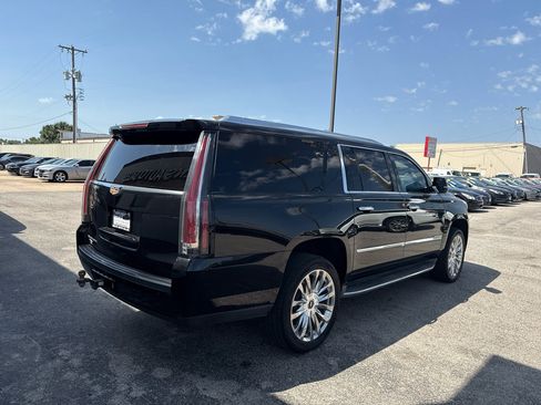 Used 2016 Cadillac Escalade ESV Luxury image 6
