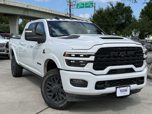 New 2026 RAM 2500 Limited AWD/4WD image 2
