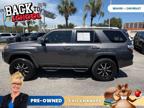 Used 2018 Toyota 4Runner SR5 AWD/4WD image 4