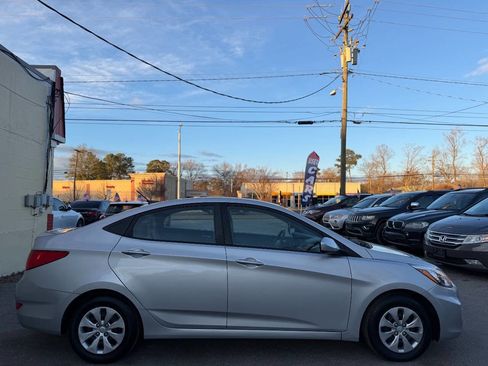 Used 2017 Hyundai Accent SE image 5