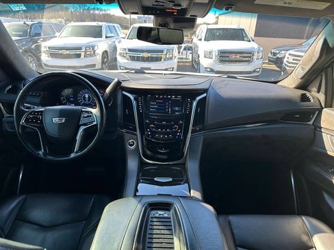 Used 2018 Cadillac Escalade ESV Platinum AWD/4WD image 19