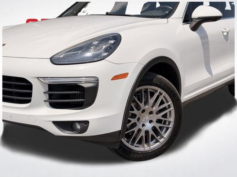 Used 2016 Porsche Cayenne S AWD/4WD image 2