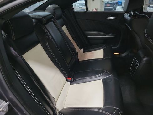 Used 2015 Dodge Charger SXT image 18